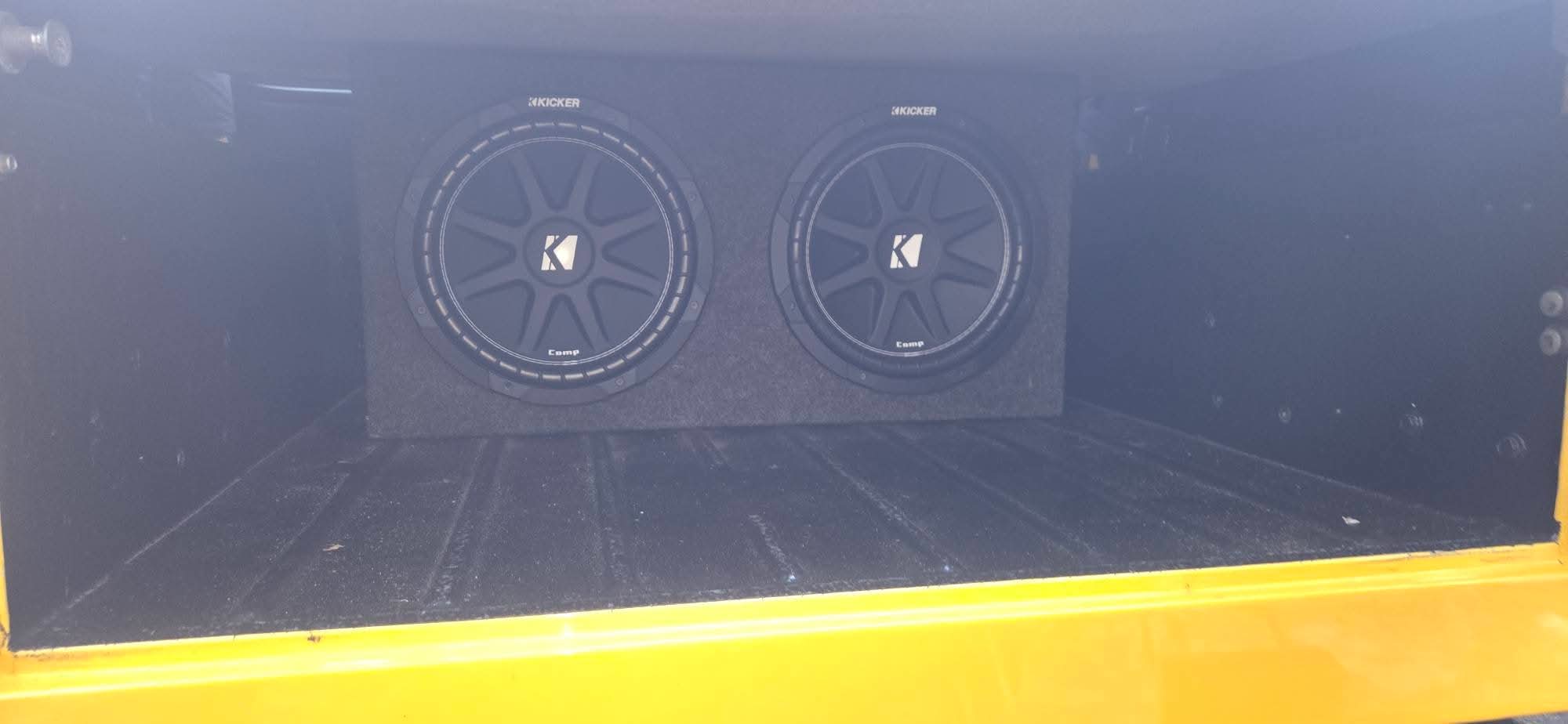 Jeep YJ — Dual Kicker Comp Subs