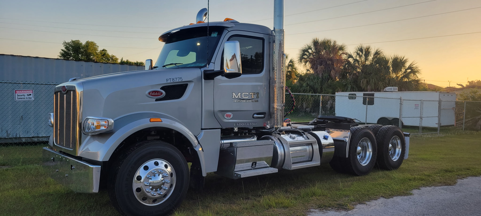 MCTI Peterbilt Semi — Tint